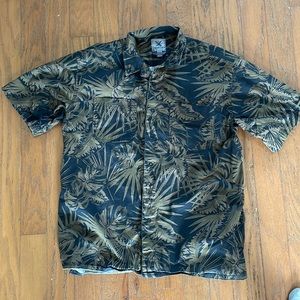 Vertx Jungle print button down